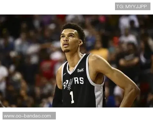 文班亚马谈替补出场安排表示无碍自信能在三节比赛中发挥出色